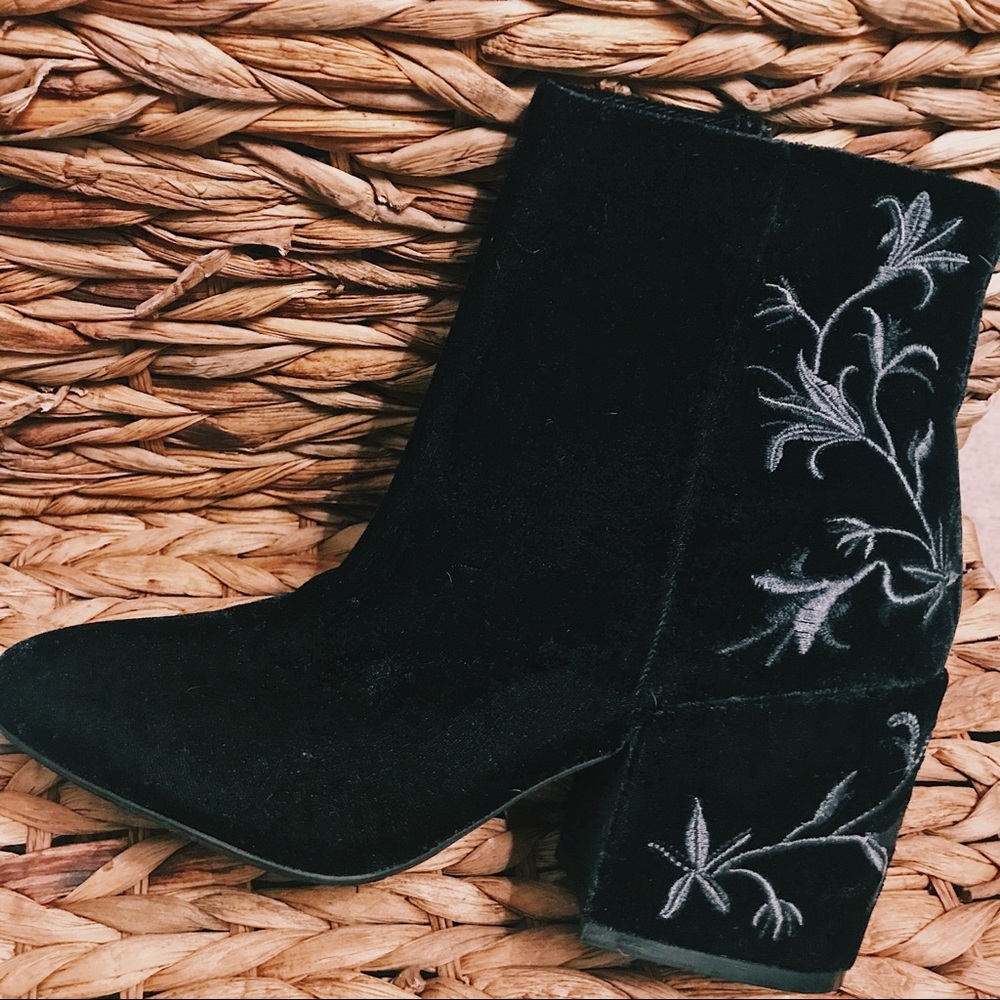 Kenneth Cole Renna Black Velvet Boots - Picture 2 of 8